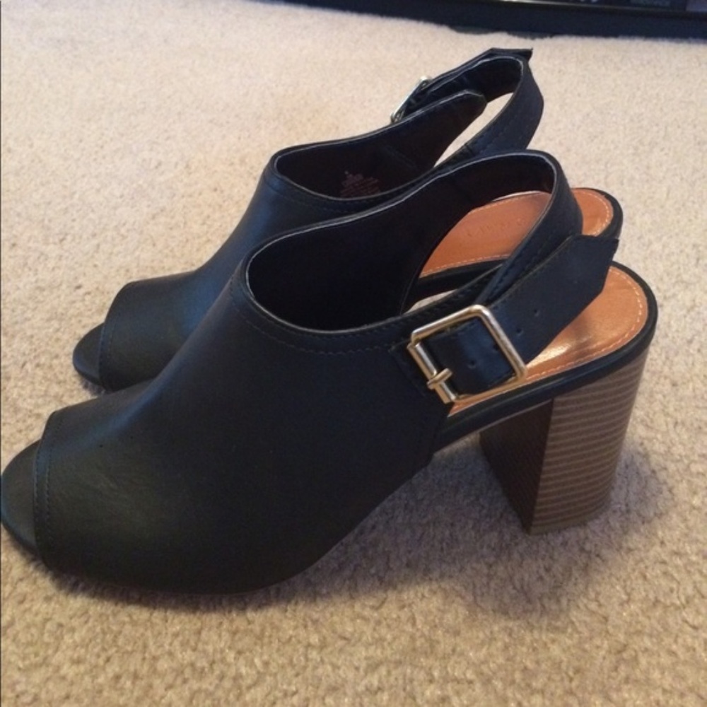 Black Open Toed Sandal-Clog